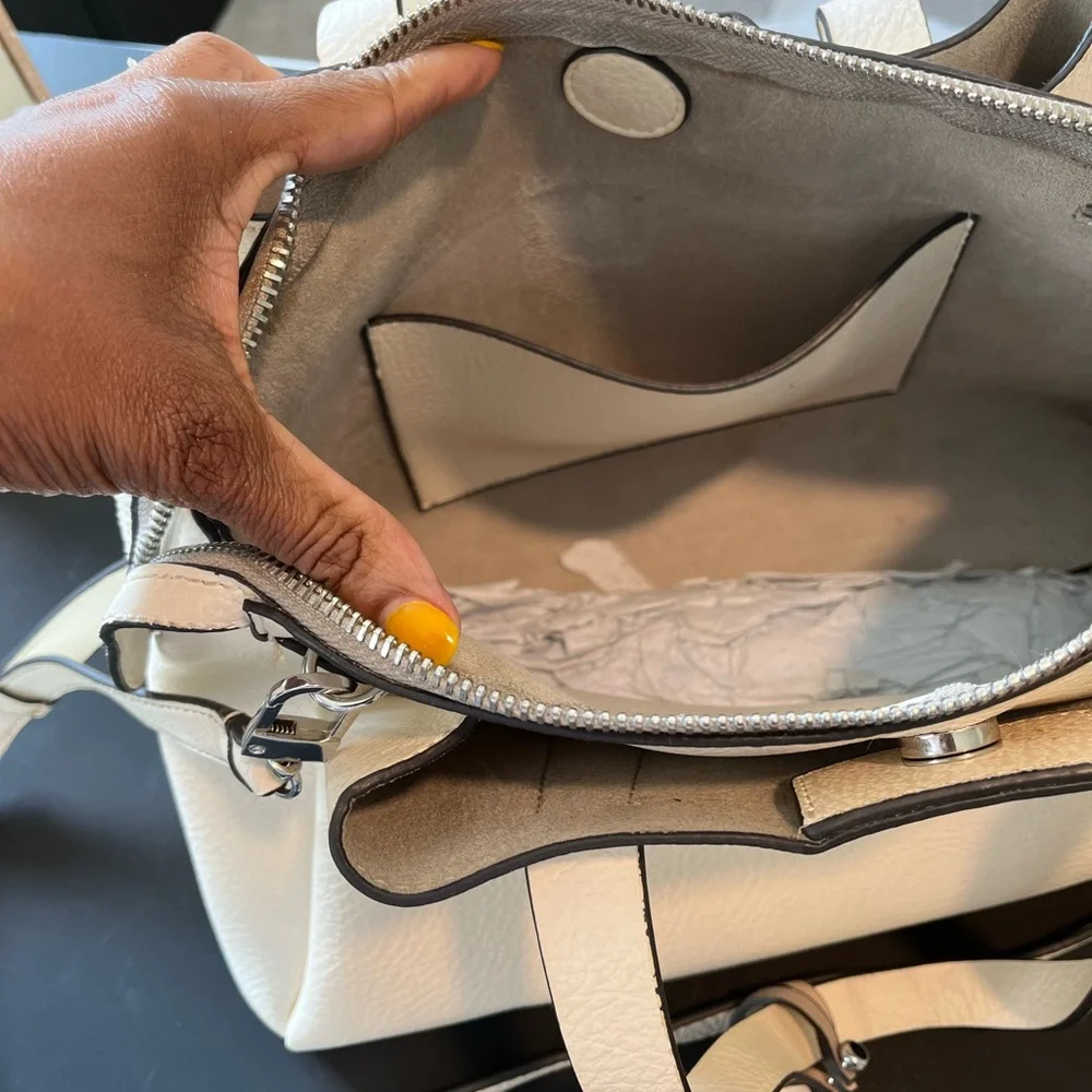 Guess Handbag - Picture 6 of 6